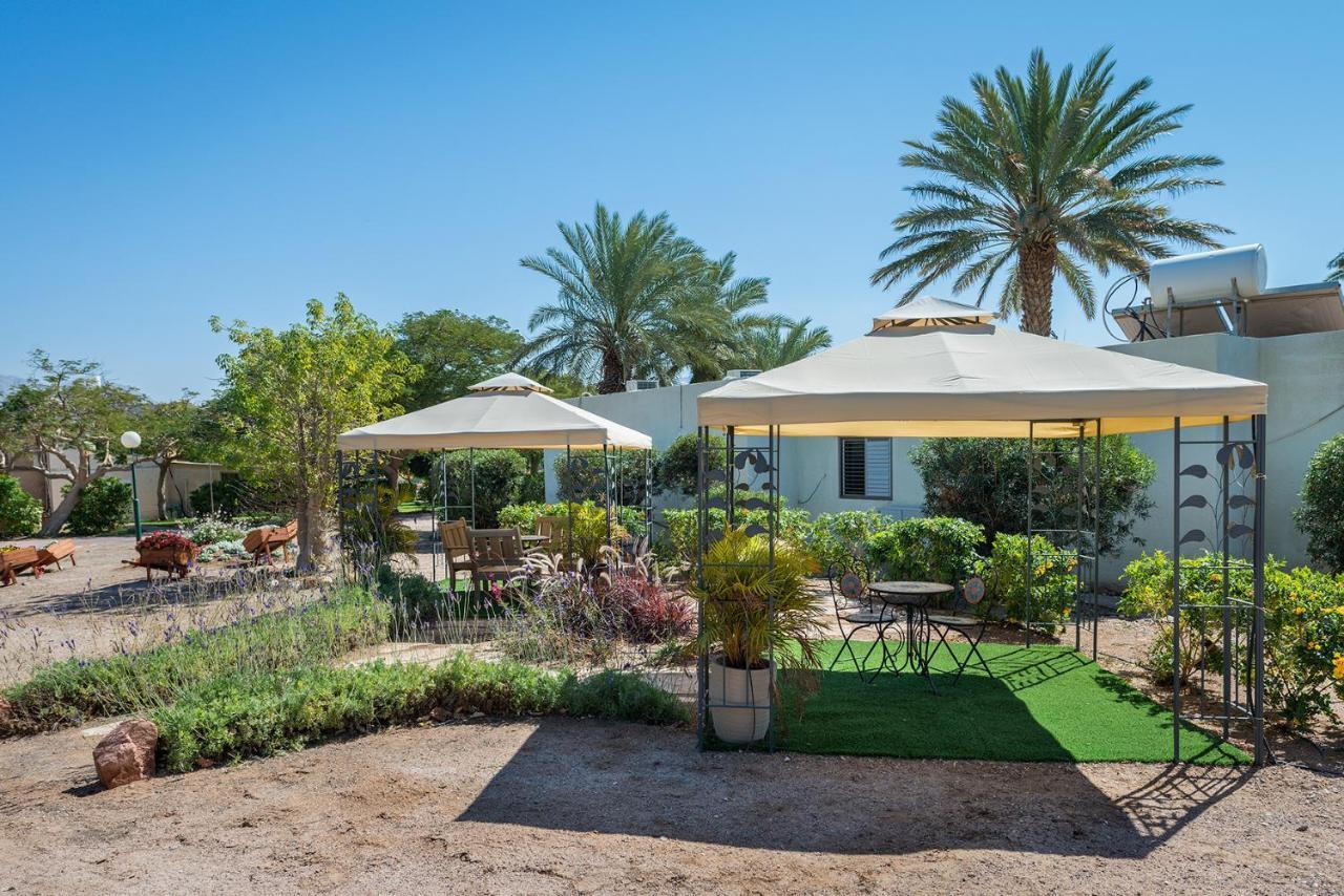 Eilot Kibbutz Country Lodging Eilat Bagian luar foto
