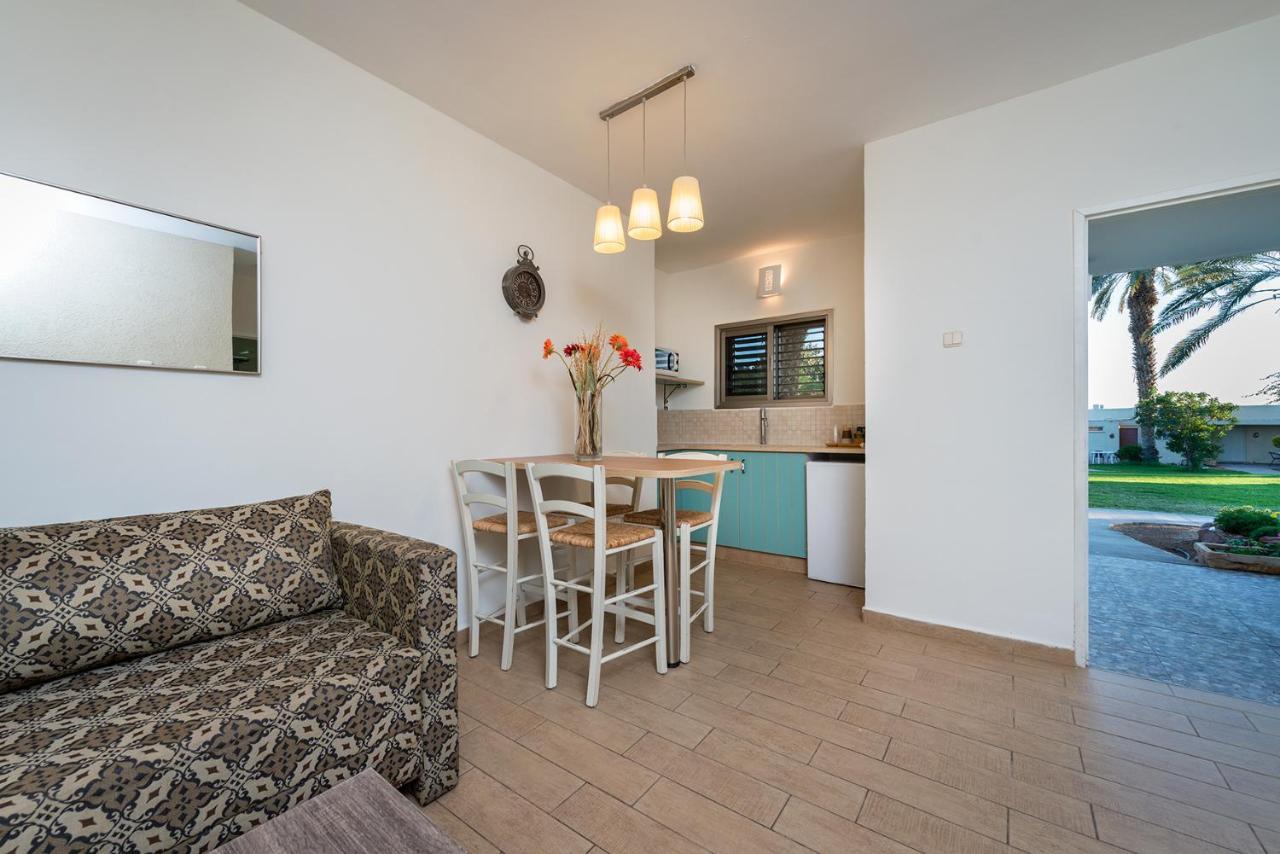 Eilot Kibbutz Country Lodging Eilat Bagian luar foto
