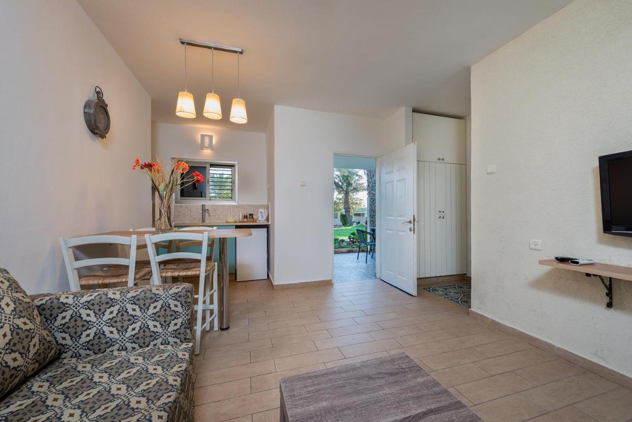 Eilot Kibbutz Country Lodging Eilat Bagian luar foto