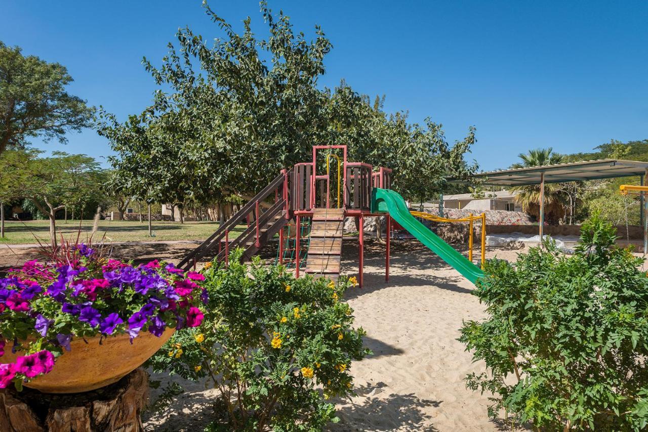 Eilot Kibbutz Country Lodging Eilat Bagian luar foto