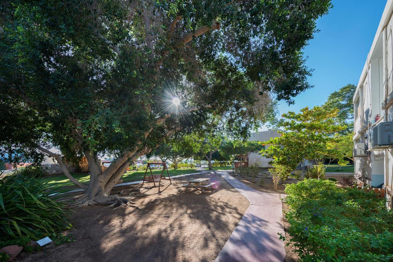 Eilot Kibbutz Country Lodging Eilat Bagian luar foto