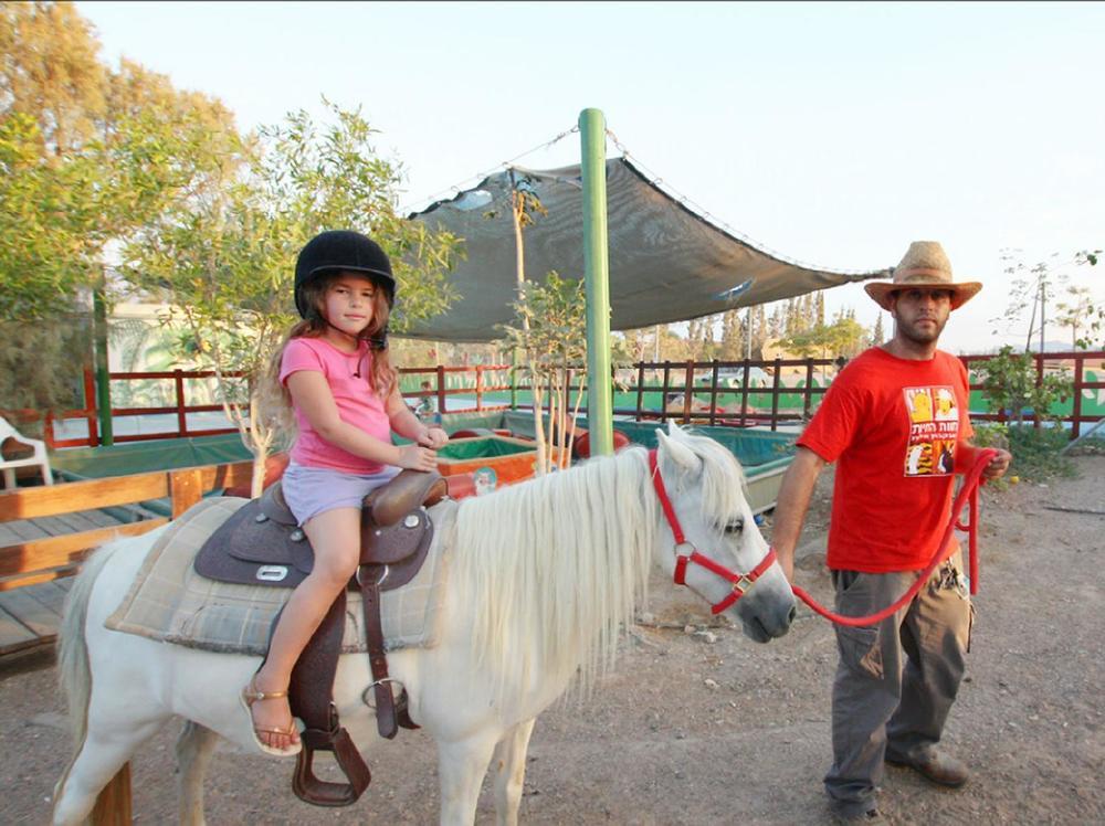 Eilot Kibbutz Country Lodging Eilat Bagian luar foto