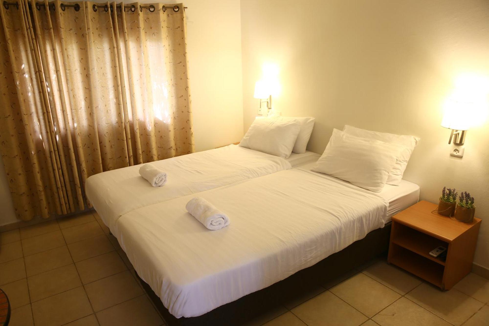 Eilot Kibbutz Country Lodging Eilat Ruang foto