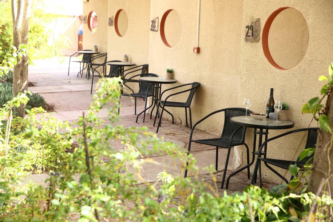 Eilot Kibbutz Country Lodging Eilat Bagian luar foto