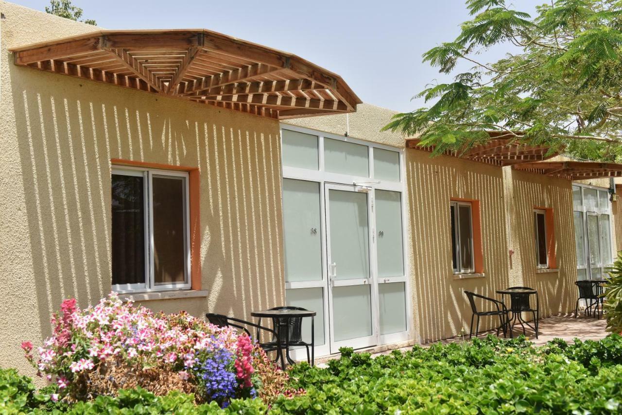 Eilot Kibbutz Country Lodging Eilat Bagian luar foto